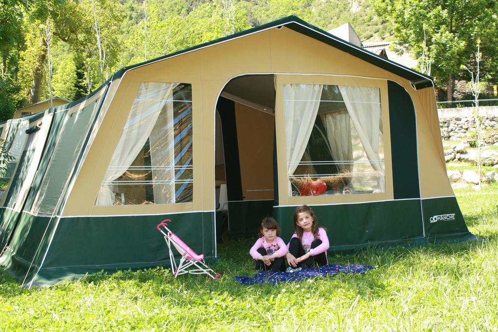 Bungalows Nou Camping La Guingueta D'Aneu Eksteriør billede