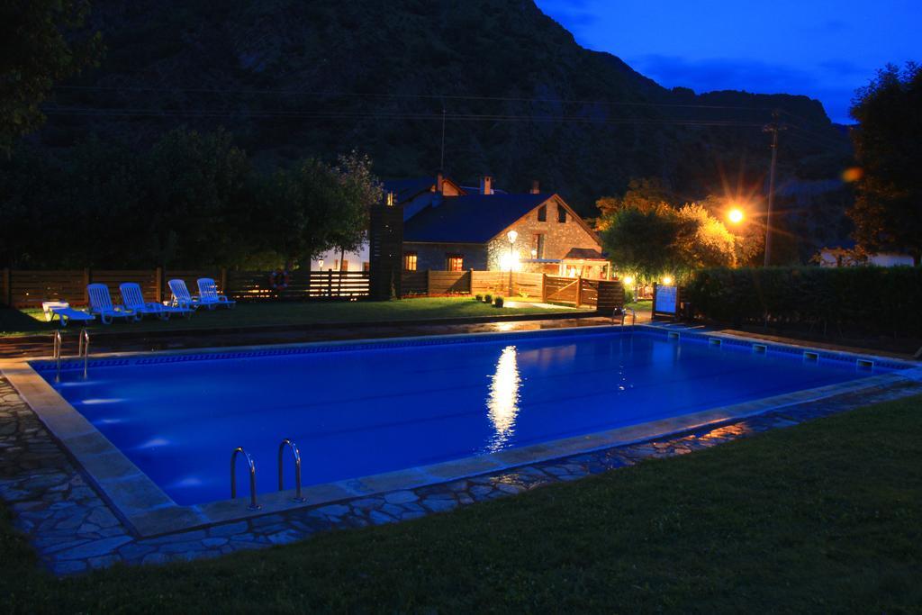 Bungalows Nou Camping La Guingueta D'Aneu Eksteriør billede