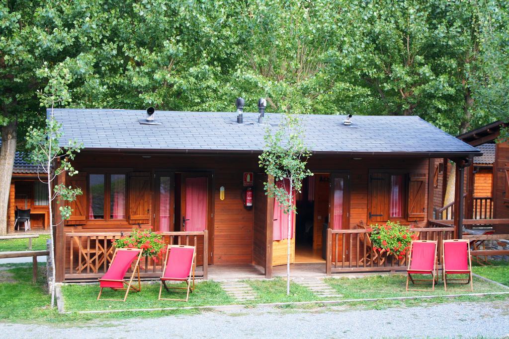 Bungalows Nou Camping La Guingueta D'Aneu Eksteriør billede