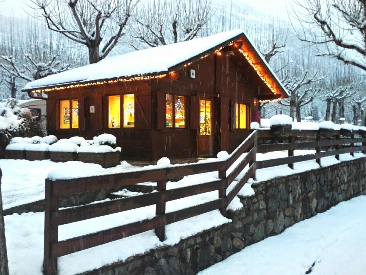 Bungalows Nou Camping La Guingueta D'Aneu Eksteriør billede